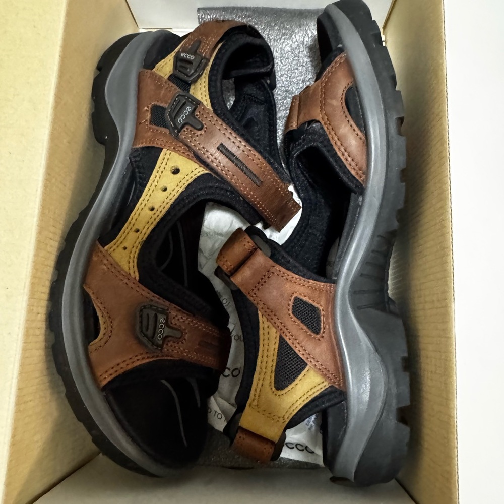 Lightweight and supportive sandal walking comfort on and off the trail.
